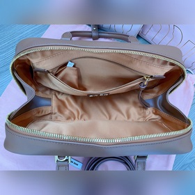 5BB148, новая сумка для боулинга от Miu, представлена официальном