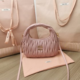 5BC125： Новая сумка MiuWander от MiuMiu, изготовлена из импортной