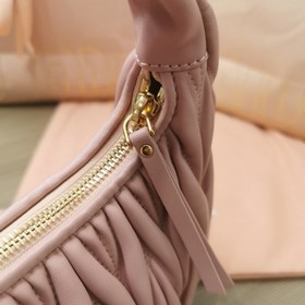 5BC125： Новая сумка MiuWander от MiuMiu, изготовлена из импортной