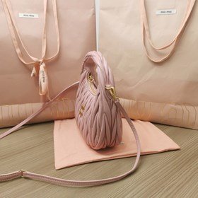 5BC125： Новая сумка MiuWander от MiuMiu, изготовлена из импортной