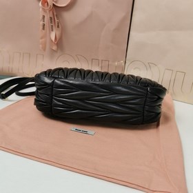 5BC125： Новая сумка MiuWander от MiuMiu, изготовлена из импортной