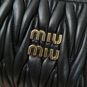 5BC125： Новая сумка MiuWander от MiuMiu, изготовлена из импортной