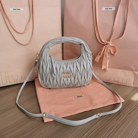 5BC125： Новая сумка MiuWander от MiuMiu, изготовлена из импортной