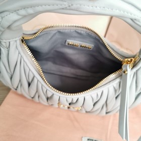 5BC125： Новая сумка MiuWander от MiuMiu, изготовлена из импортной