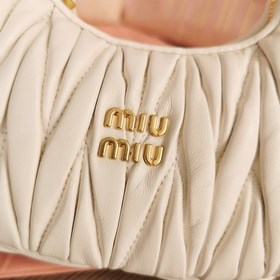 Белый  5BP228： Новая мини-сумка MiuWander от MiuMiu, изготовлена