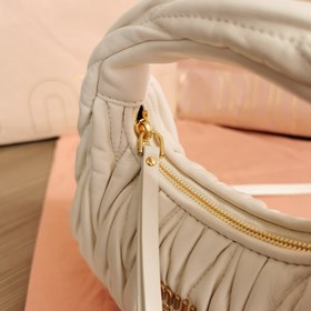 Белый  5BP228： Новая мини-сумка MiuWander от MiuMiu, изготовлена