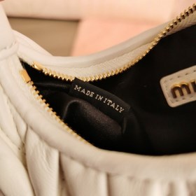 Белый  5BP228： Новая мини-сумка MiuWander от MiuMiu, изготовлена
