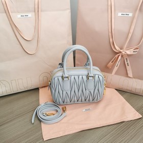 Серо-голубой 5BB123： Новая модель сумки MiuMiu too pretty в форме