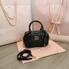 Кекс 5BB123： Новая модель сумки MiuMiu «too pretty» в форме боули