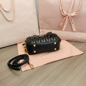 Кекс 5BB123： Новая модель сумки MiuMiu «too pretty» в форме боули
