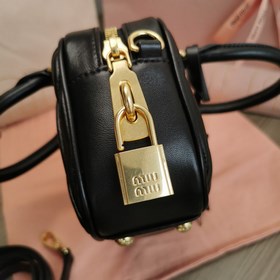 Кекс 5BB123： Новая модель сумки MiuMiu «too pretty» в форме боули