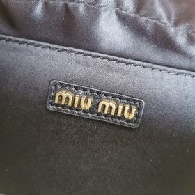 Кекс 5BB123： Новая модель сумки MiuMiu «too pretty» в форме боули