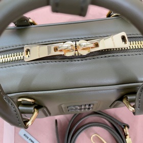 5BB142, новая сумка для боулинга от Miu, представлена официальном
