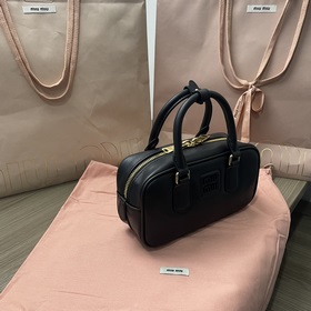 5BB142, новая сумка для боулинга от Miu, представлена официальном