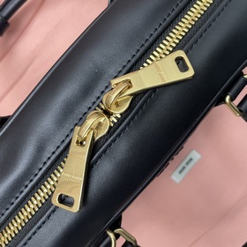 5BB142, новая сумка для боулинга от Miu, представлена официальном