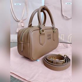5BB142, новая сумка для боулинга от Miu, представлена официальном