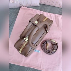 5BB142, новая сумка для боулинга от Miu, представлена официальном