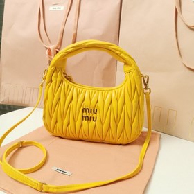 5BC125： Новая сумка MiuWander от MiuMiu, изготовлена из импортной