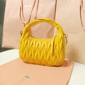 5BC125： Новая сумка MiuWander от MiuMiu, изготовлена из импортной