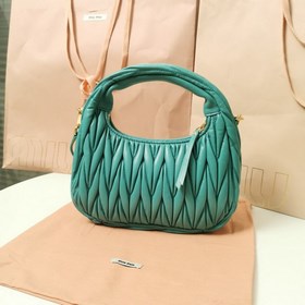 5BC125： Новая сумка MiuWander от MiuMiu, изготовлена из импортной