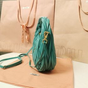 5BC125： Новая сумка MiuWander от MiuMiu, изготовлена из импортной