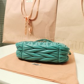 5BC125： Новая сумка MiuWander от MiuMiu, изготовлена из импортной