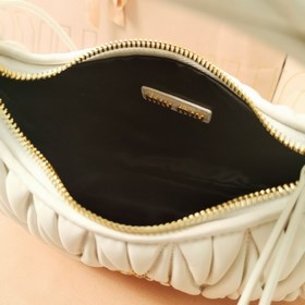 5BC125： Новая сумка MiuWander от MiuMiu, изготовлена из импортной