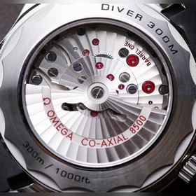 Новинка 2024 года, серия Omega Seamaster 300M с зеленым циферблат