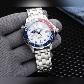 OMEGA представляет новую модель Seamaster суперсветящимся цифербл