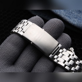 OMEGA представляет новую модель Seamaster суперсветящимся цифербл