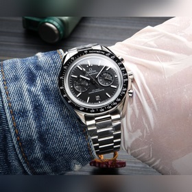 Представляем новые часы Omega Speedmaster Racing. Часы имеют 42-м