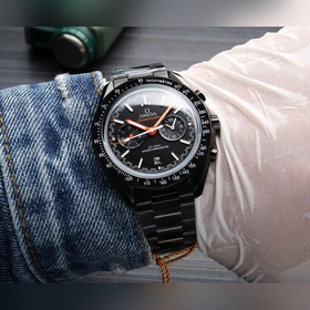 Представляем новые часы Omega Speedmaster Racing. Часы имеют 42-м