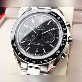 Представляем новые часы Omega Speedmaster Racing. Часы имеют 42-м