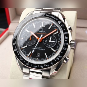 Представляем новые часы Omega Speedmaster Racing. Часы имеют 42-м