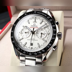 Представляем новые часы Omega Speedmaster Racing. Часы имеют 42-м