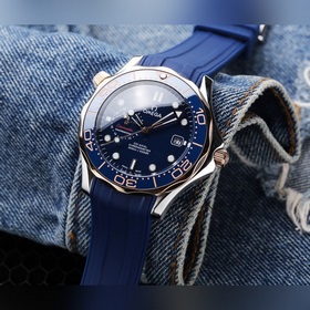 OMEGA представляет новую модель Seamaster суперсветящимся цифербл