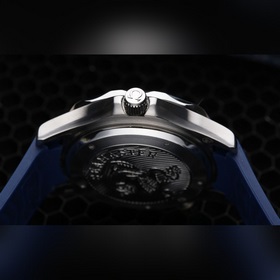 OMEGA представляет новую модель Seamaster суперсветящимся цифербл