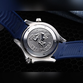 OMEGA представляет новую модель Seamaster суперсветящимся цифербл