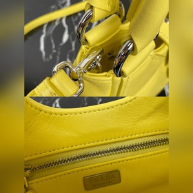 【Высококачественный оригинал】 {Овечья кожа} Pradα Moon Bag Новая 