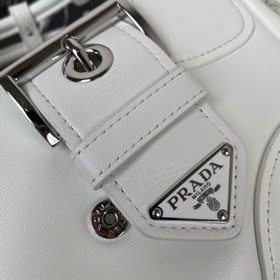 【Высококачественный оригинал】 {Овечья кожа} Pradα Moon Bag Новая 
