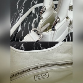【Высококачественный оригинал】 {Овечья кожа} Pradα Moon Bag Новая 