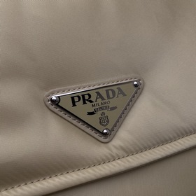 【Высококачественный оригинал】 Новинка PradaCini серии 1BD256, бол