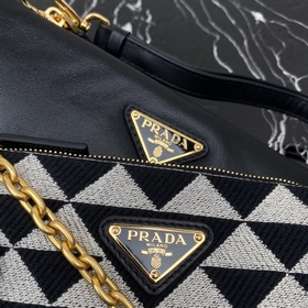 【Высочайшее качество】 Новая сумка-близнец 1BC176 Prada треугольна