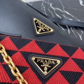 【Высочайшее качество】 Новая сумка-близнец 1BC176 Prada треугольна