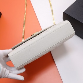 [Эксклюзивные фотографии] Сумка Envelope# черного цвета с золотой