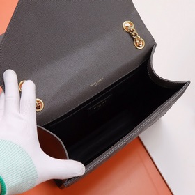 [Эксклюзивные фотографии] Сумка Envelope# черного цвета с золотой