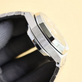 AP Audemars Piguet GV1 Royal Oak Series 26715BC.ZZ.1356BC.01. Раз