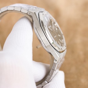 Audemars Piguet Royal Oak 15500V2 — впечатляющий дебют： удаление 