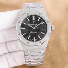 Audemars Piguet Royal Oak Frosted Gold Edition — впечатляющий деб