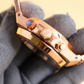 Популярная модель Audemars Piguet Royal Oak 26715BC.ZZ.1356BC.01.